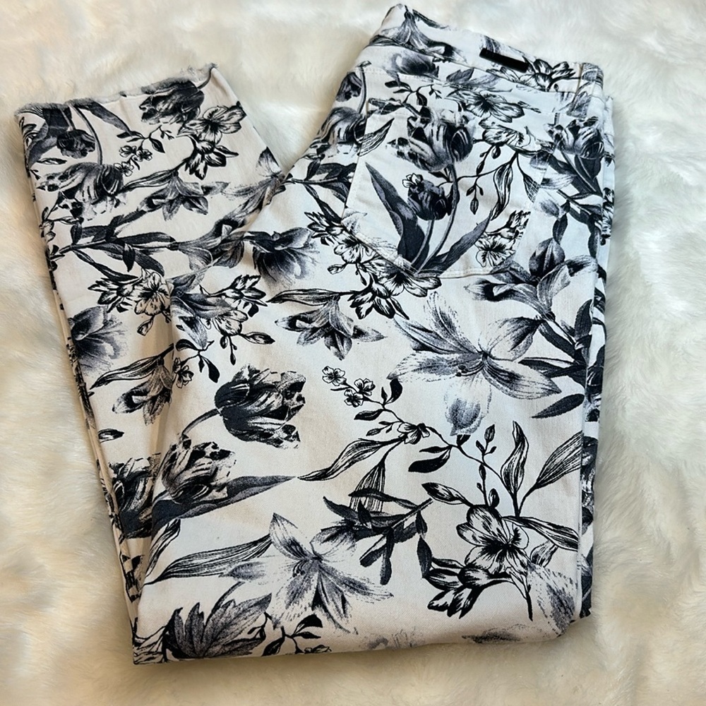 - Kut from the kloth Reese ankle straight leg white w/ black floral design